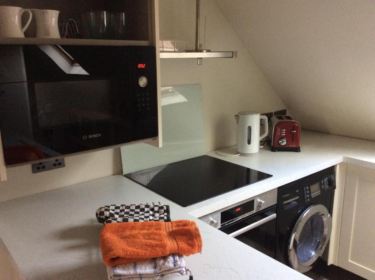 2 Bedroom Furnished Apartment In A Rural Position Stone  Ngoại thất bức ảnh